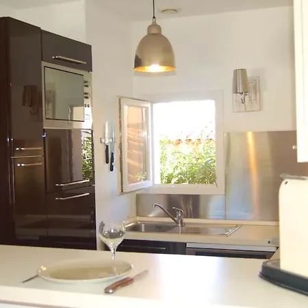 Villa Avec Piscine & Jardin A *