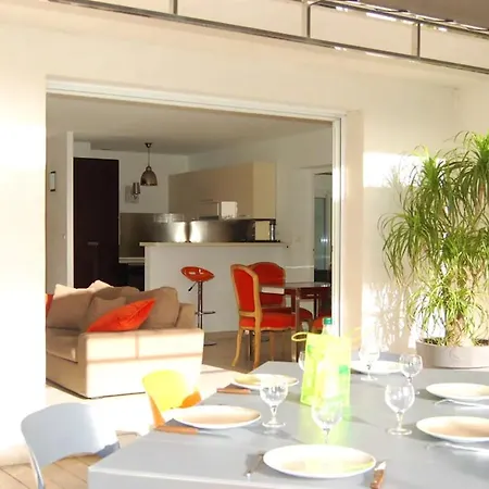 Avec Piscine & Jardin A Villa *