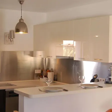 Avec Piscine & Jardin A Villa *
