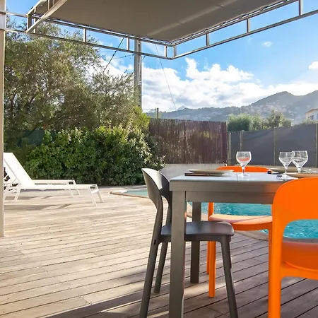 Villa Avec Piscine & Jardin A *