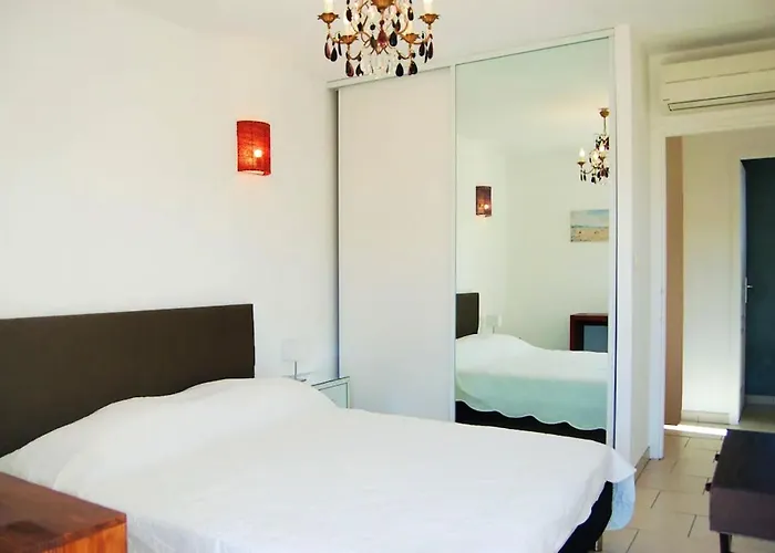 Avec Piscine & Jardin A * Monticello